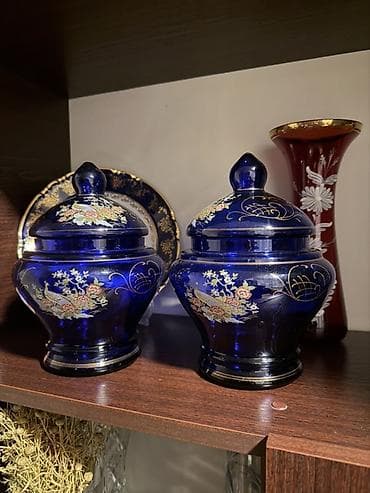 Məhsul: Kobalt-mavi şüşə qablar (2 ədəd), qapaqlı Təsvir: - Dərin