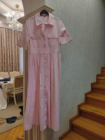 Açıq çəhrayı rəngdə qadın donu - Model: köynək tipli midi don - — 1