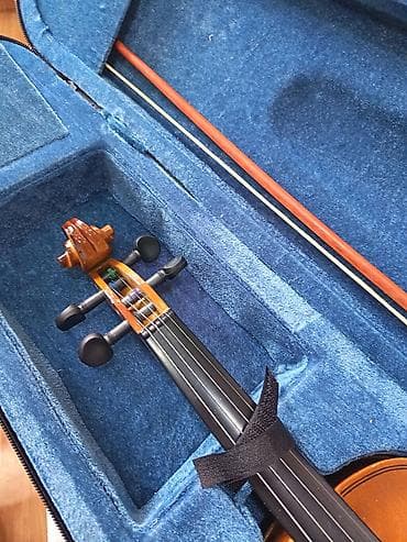 Kitablar və jurnallar: 4/4 skripka tezedir — 4