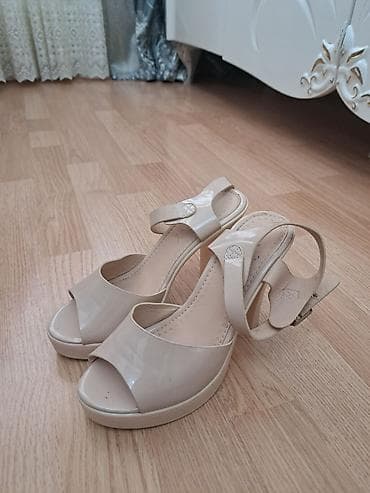 Личные вещи: Bej rəngli qadın sandaleti - Model: Açıq burunlu, platformalı — 1