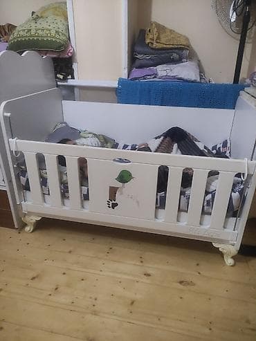 beşiy: Oğlan və qız üçün, Dördbucaq, Beşik, Yellənmə mexanizmsiz — 2