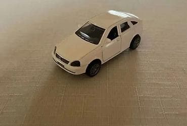 Ağ rəngli metal oyuncaq miniatür avtomobil - Korpus: metal gövdə