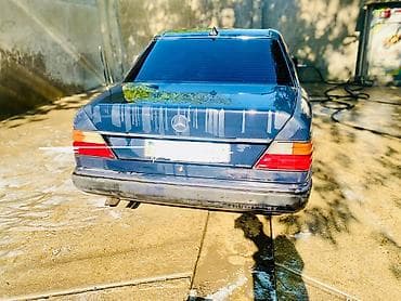 e 250 cdi: Mercedes-Benz E-Class W124 sedan Xüsusiyyətlər: - Kuzov: 4 qapılı — 2