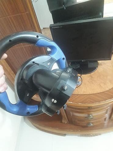 əl mikseri: LG Flatron L1953 monitor + Ucom sükan dəsti (oyun üçün) Paketdə: - LG — 4