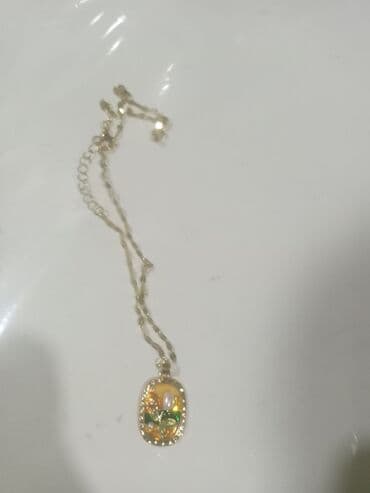 Свадебные платья и аксессуары: Zərgərlik dəsti – qızılı rəng aksesuarlar Tərkib: - Boyunbağı 1: incə — 4