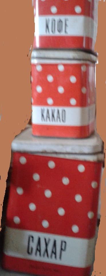 банки: Банки жестяные для хранения круп, сухих продуктов. Всего 11 штук: 5 — 5