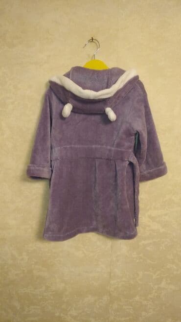детский банный халат: Bənövşəyi rəngdə, yumşaq materialdan hazırlanmış uşaq xalatı. Xalatın — 3