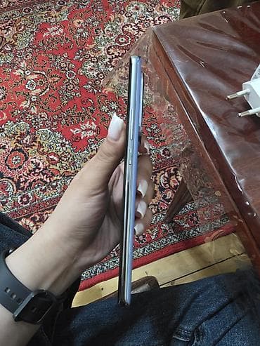 oneplus 10 pro: Xiaomi 12, 256 GB, 
 Barmaq izi — 2