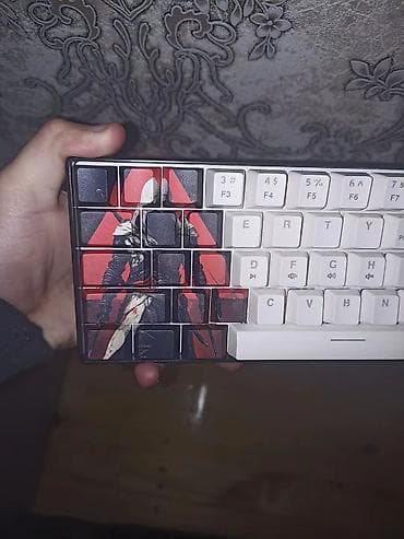 Планшеты: Mauspad 40x90 sm ölçülərində 15 azn. Klaviatura üçün keycaplar ayrıca — 5
