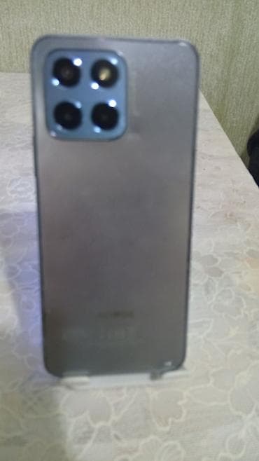 kireditle telefon: Smartfon – arxa paneldə dörd modullu kvadrat kamera bloku ilə — 1