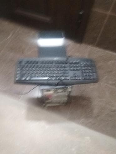 komputer pult: Acer Aspire M5100 masaüstü kompüter sistemi. Korpusun ön hissəsində — 3