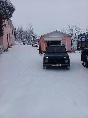 niva wuweleri: LADA Niva 4x4 (VAZ 2121) - Nömrə: 77-NT-980 - Kuzov: 3 qapılı — 1