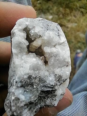 sud separatoru: Ağ kvars geodu – təbii kolleksiya nümunəsi - Material: Ağ kvars — 1