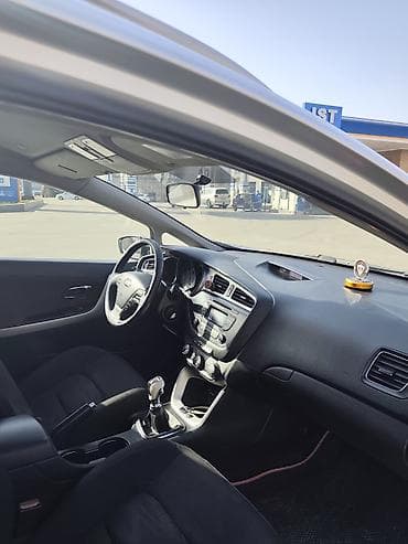 kia ceed motor: Kia cee’d SW (station wagon), gümüşü rəng. - Geniş və funksional — 6