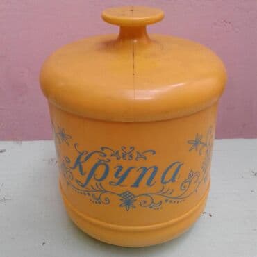 şəkər portağalı: Sovet istehsalı olan mətbəx qabları satılır. Biri 5 manat. 2 ədəd var — 2