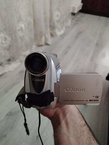video kamera canon: Canon MV800 MiniDV video kamera (PAL) Xüsusiyyətlər: - Format: MiniDV — 1