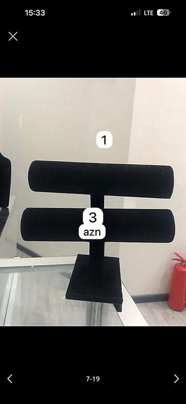 maqazin vitrini: Məhsul: Bəzək əşyaları üçün vitrin/stand dəstləri Təsvir: - Qara — 2