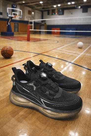 Səndəl və şəp-şüplər: İdman ayaqqabısı – qapalı meydançalar üçün - Rəng: Qara - Üst hissə — 1