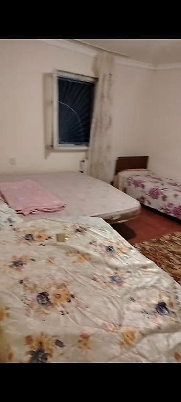 berde kiraye: Kirayə üçün sadə, mebel və məişət texnikası ilə təmin olunmuş otaq — 1