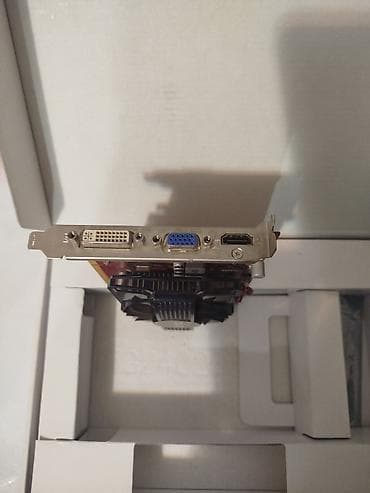 prosessor amd: ASUS Radeon HD 6670 (E1420UC HD6670-2GD3) - Qrafik prosessor: AMD — 6