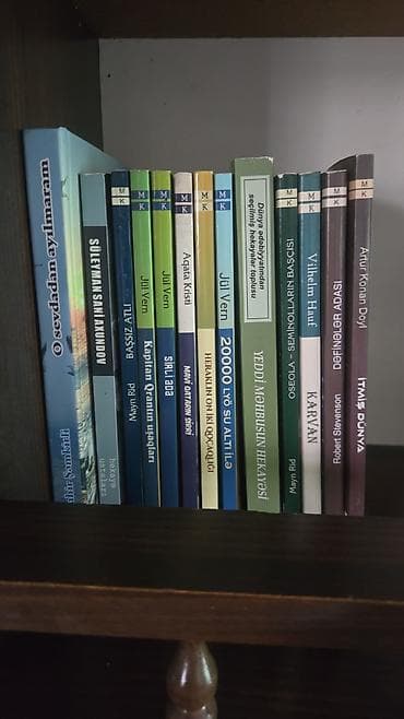 dost: Mövzu: Müxtəlif janrlarda geniş kitab kolleksiyası Tərkib: - — 6