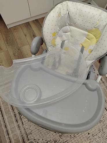 Shenma yemək masası. Yaxşı vəziyyətdədir. Çox az istifadə olunub