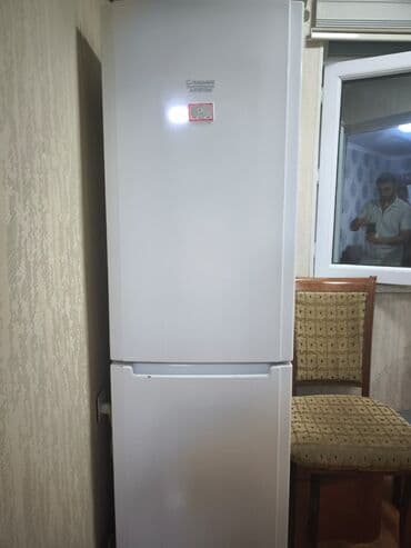 məişət avadanlıqları: Mətbəx üçün iki qapılı soyuducu - Marka/model: Atlant (üst hissədə — 1