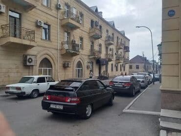 Гаражи: Kirayə üçün mənzil – küçədə yerləşən Gəncə ş Mərkəzi Unvermağın GDU — 2