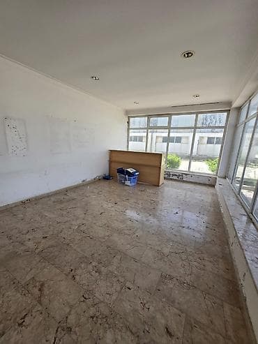 kirayə binə: İcarəyə Anbar Kompleksi – Bakı, Xocasən Ümumi sahə: - 4000 m² anbar — 2