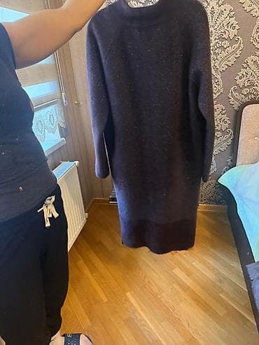 desd paltarlar: Ölçüləri : ( 52 - 54 ) çox az geyinilib şəkillərdən göründüyü kimi çox — 4