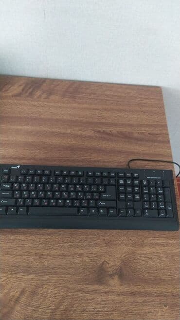 intel pentium: Masaüstü kompüter seti, siçanı yoxdur Tərkib: - LG Flatron monitor — 2