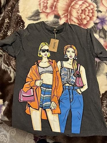 Qadın T-shirt - Brend: Leela (etiket üzərində) - Rəng: Kömür/qaranlıq