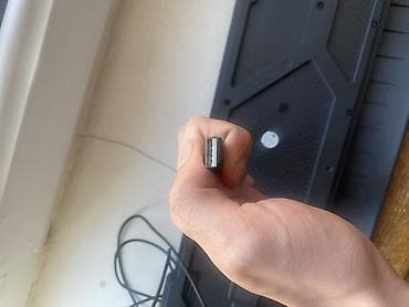 utu altligi: Tam ölçülü simli klaviatura - Dil: QWERTY yerləşimi, əlavə olaraq — 3