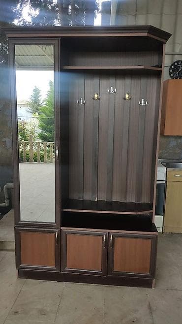 İşlənmiş, 1 qapı, Güzgülü, Qəhvəyi, Digər material, Açılan, Düz dolab