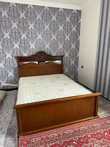 Taxt 200azn. Taxta korpuslu möhkəm,matraslı,ideal vəziyyətdə baza