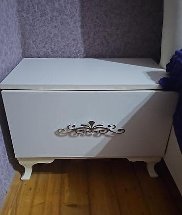 gecə lampaları: İkinəfərlik çarpayı, Tumba — 2