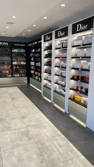 şuşə vitrinlər: Bu mağaza mebel dəsti dükanlar, apteklər, şirniyyat mağazaları və — 15