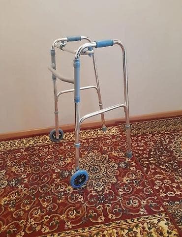 Digər tibbi məhsullar: Yüngül alüminium gəzinti çərçivəsi (rolator tipli) - Ön hissədə 2 — 1