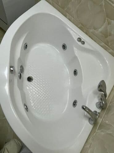 jakkuzi: Jakkuzi, hidromasajlı vanna - Üçbucaq/künc yerləşim üçün dizayn — 1