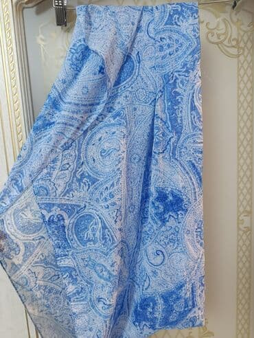 Kurtkalar: Mavi-ağ naxışlı şərf/şal - Rəng və dizayn: Açıq mavi və kobalt — 1