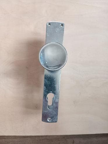 qapı qulpları: Metal qapı dəstəyi dəsti Məhsulun tərkibi: - İki tərəfli qapı — 3