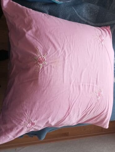 Dekorativ Sadə Yastıq