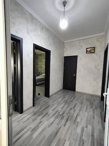 iceri şeherde kiraye evler: 3 otaqlı geniş mənzil – müasir interyer - Geniş salon: künc divan — 3