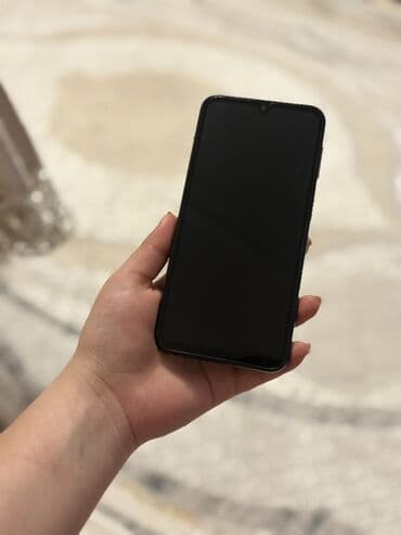 blackberry key: Smartfon - Ekran: su damcısı formalı ön kamera kəsiyi olan tam — 1