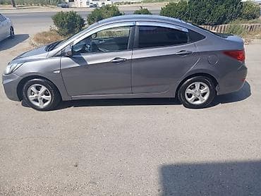 hyunday i10: Hyundai Accent: 1.5 l | 2013 il Sedan — 1