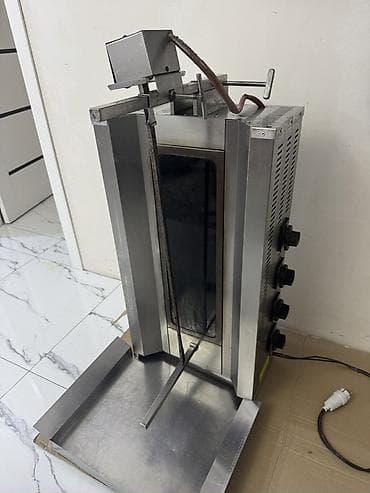 Paslanmayan poladdan hazırlanmış peşəkar dönər aparatı. Şaquli bişirmə