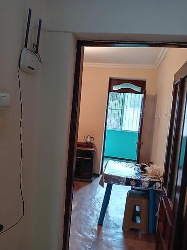 Гаражи: Kirayə verilir: 2 otaqlı mənzil - Geniş zal: divan, stul və masa ilə; — 3