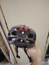 Velosiped dəbilqəsi – yüngül və havalandırmalı - Rəng: qara/qırmızı