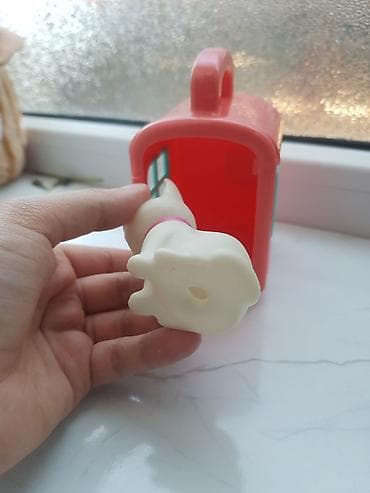 barbi oyuncaq: Plastic pisik, Uşaqlar üçün mini plastik pişik, ve plastik daşıma — 4