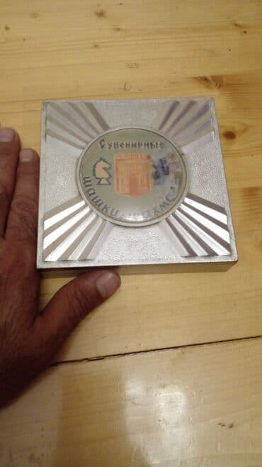 купить шахматы в баку: Dairəvi dama fiqurları ilə tamamlanan suvenir dama dəsti. Dəst iki — 1